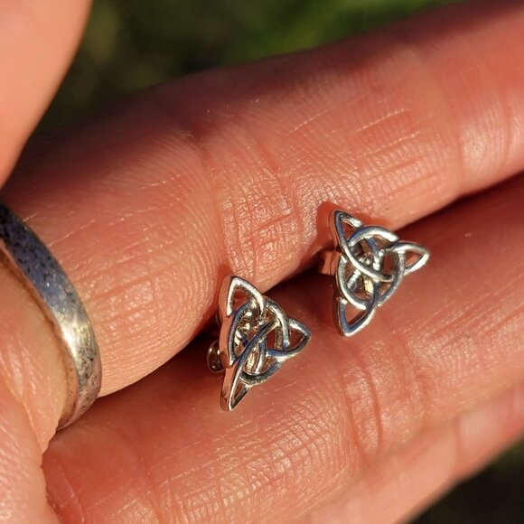 Irish triquetra Celtic knot 925 sterling silver studs earrings - Picture 9 of 13